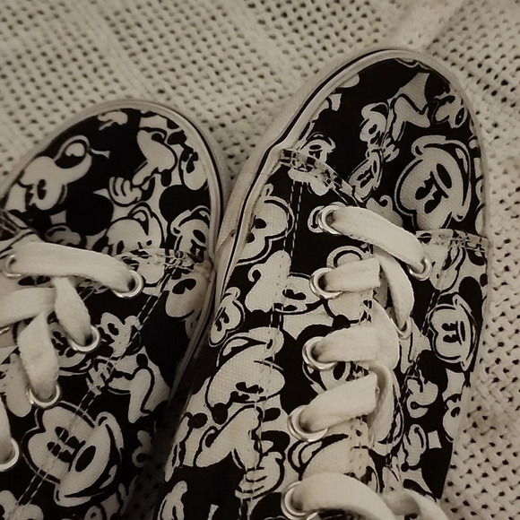 Disney Mickey Mouse Sneakers 7 - Picture 8 of 10